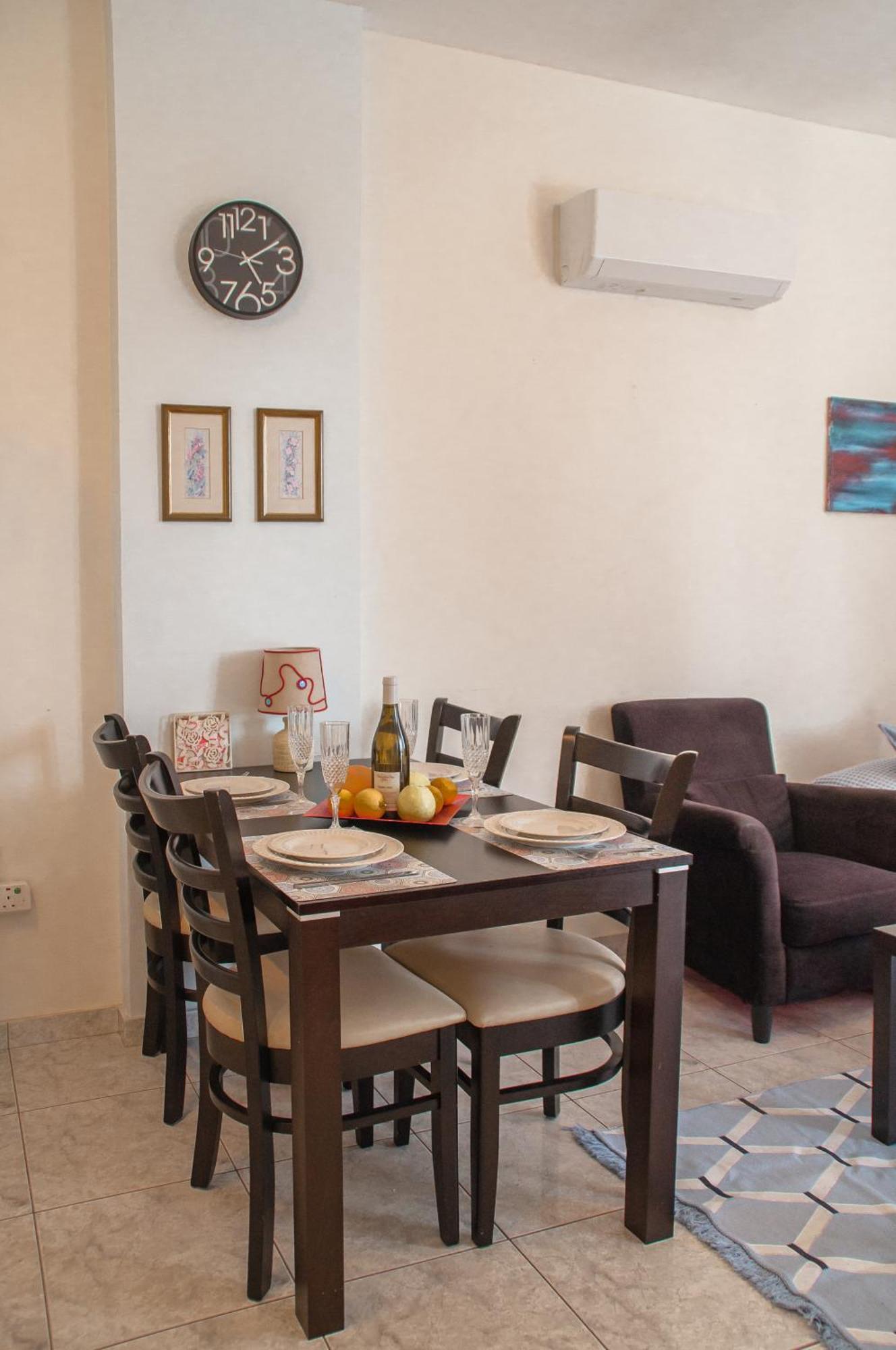 Cozy 1 Bedroom Apartment In Walking Distance To The Municipal Beach Paphos Exterior photo