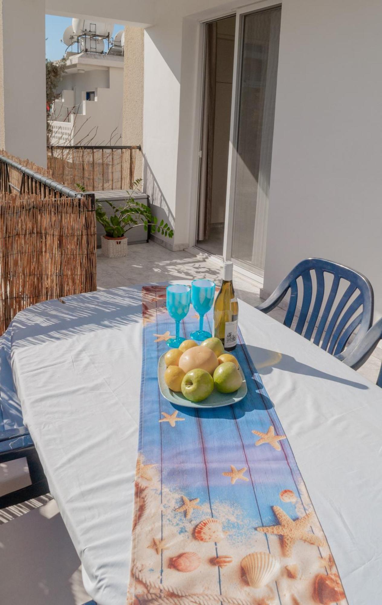Cozy 1 Bedroom Apartment In Walking Distance To The Municipal Beach Paphos Exterior photo